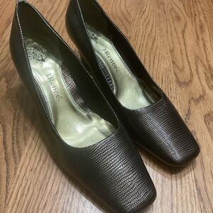 J.Renee Brown  square toe Mary Jane heels gold trim heel size 7.5